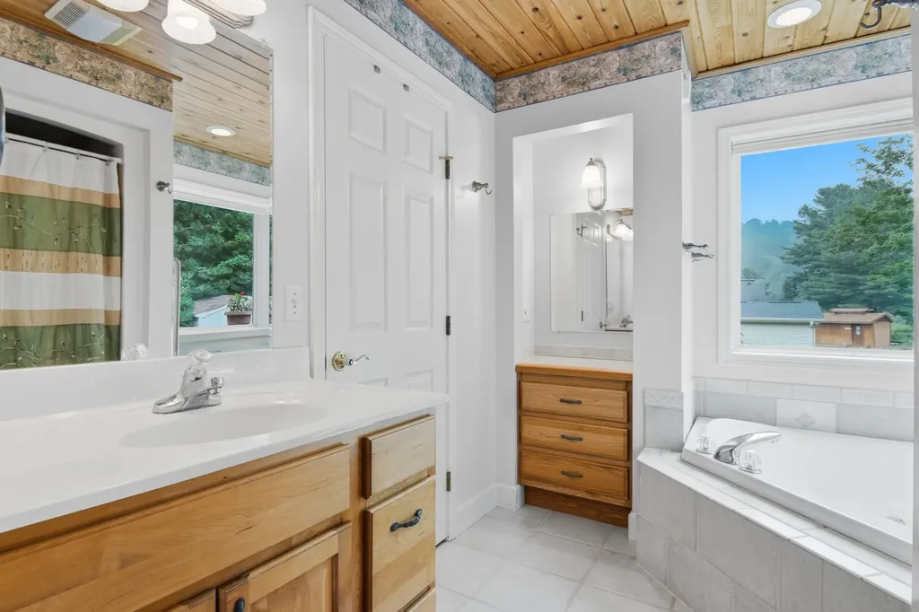 11541 Bluff Road Peninsula Township MI 49686