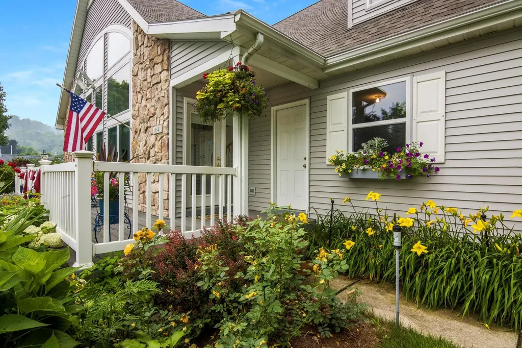 11541 Bluff Road Peninsula Township MI 49686