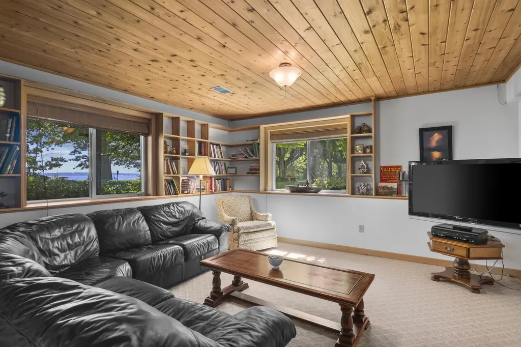 11541 Bluff Road Peninsula Township MI 49686