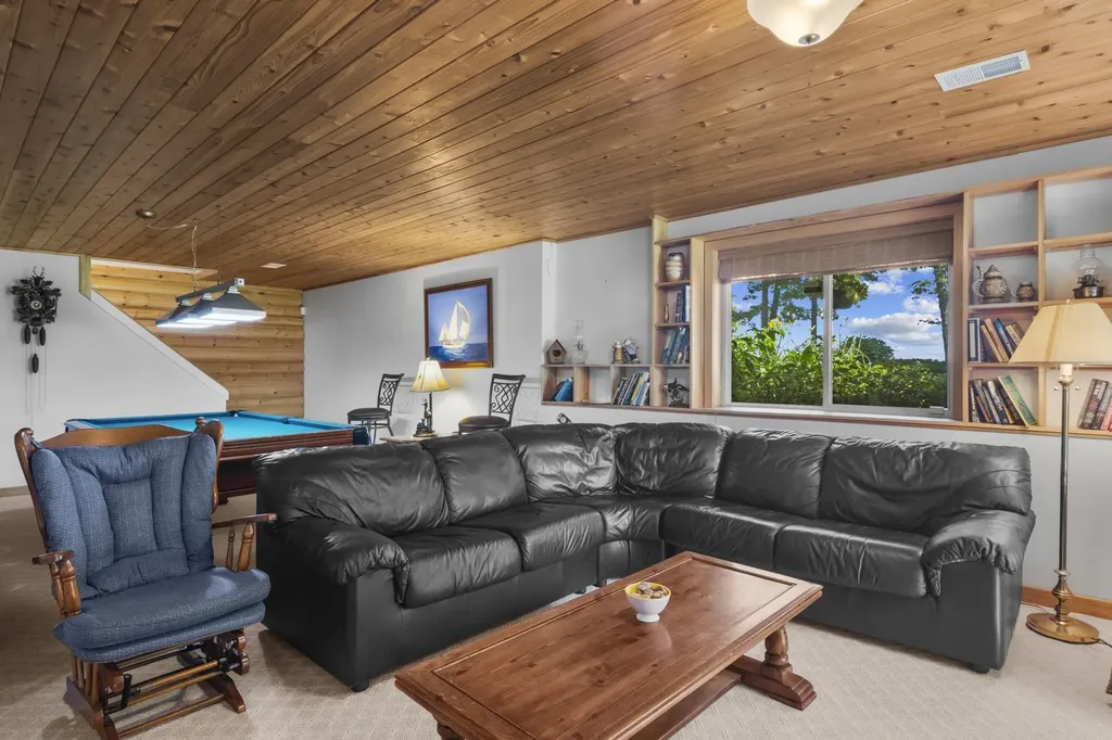 11541 Bluff Road Peninsula Township MI 49686