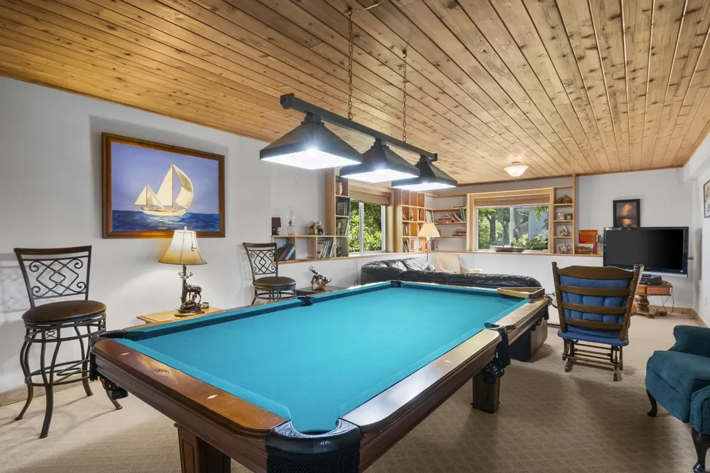 11541 Bluff Road Peninsula Township MI 49686