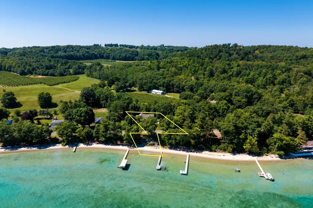 11541 Bluff Road Peninsula Township MI 49686