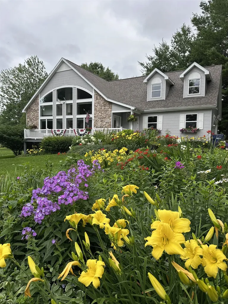 11541 Bluff Road Peninsula Township MI 49686