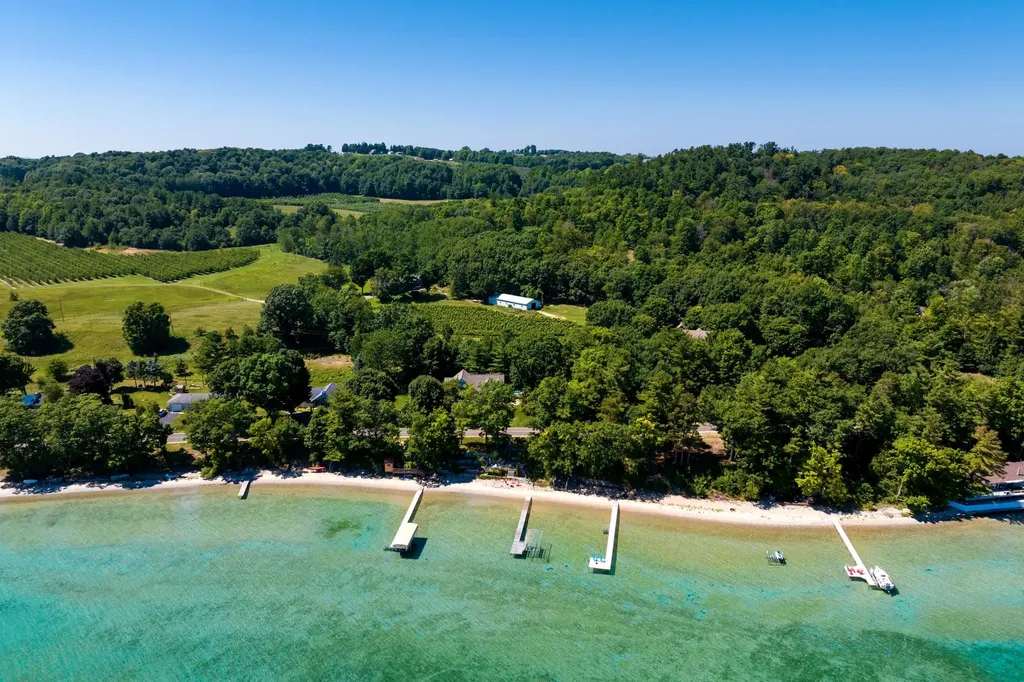 11541 Bluff Road Peninsula Township MI 49686
