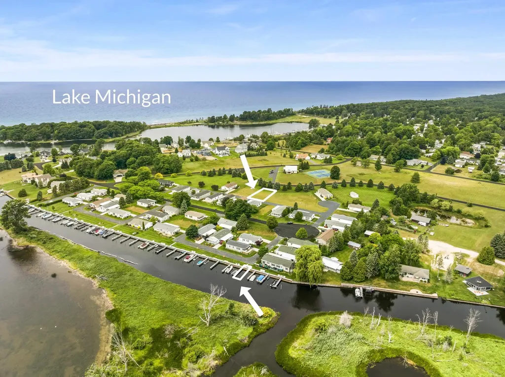 3316 Lakeland Drive Arcadia Township MI 49613