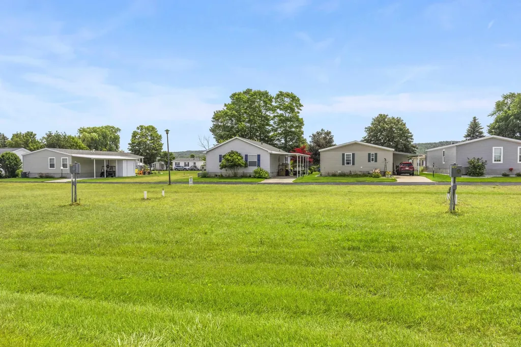 3316 Lakeland Drive Arcadia Township MI 49613