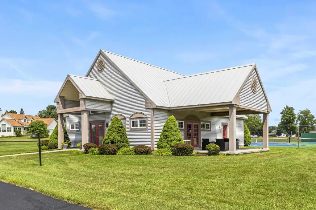 3316 Lakeland Drive Arcadia Township MI 49613