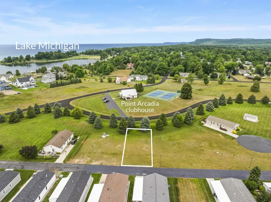 3316 Lakeland Drive Arcadia Township MI 49613