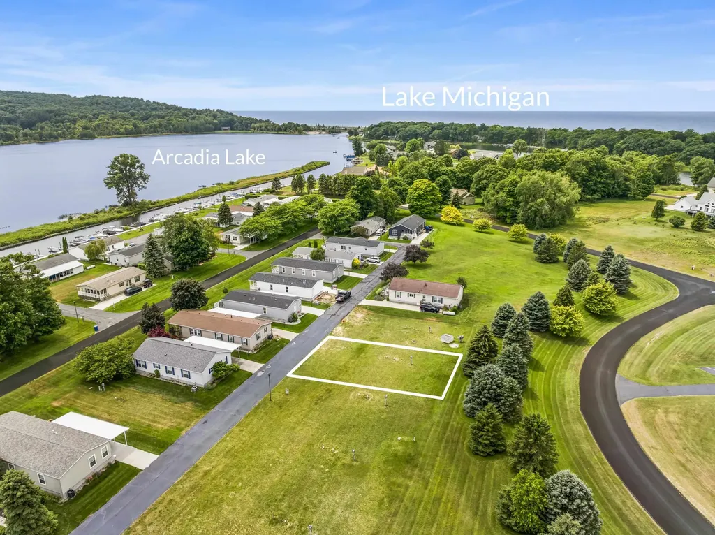 3316 Lakeland Drive Arcadia Township MI 49613