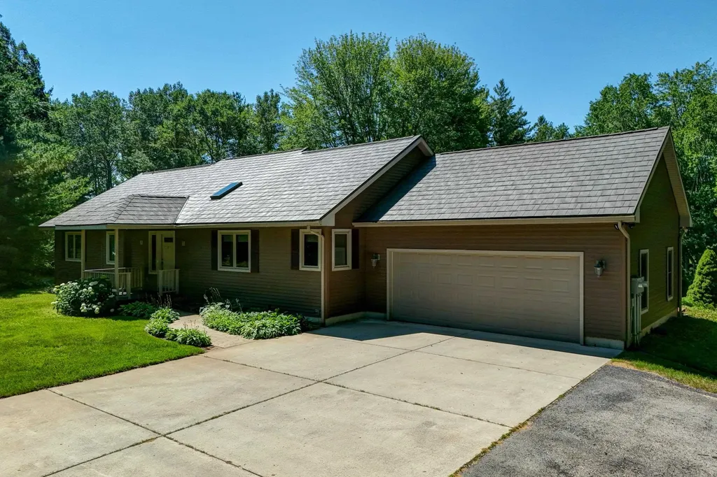 1225 Fernwood Drive Green Lake Township MI 49637