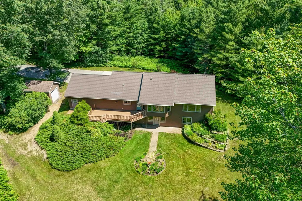 1225 Fernwood Drive Green Lake Township MI 49637