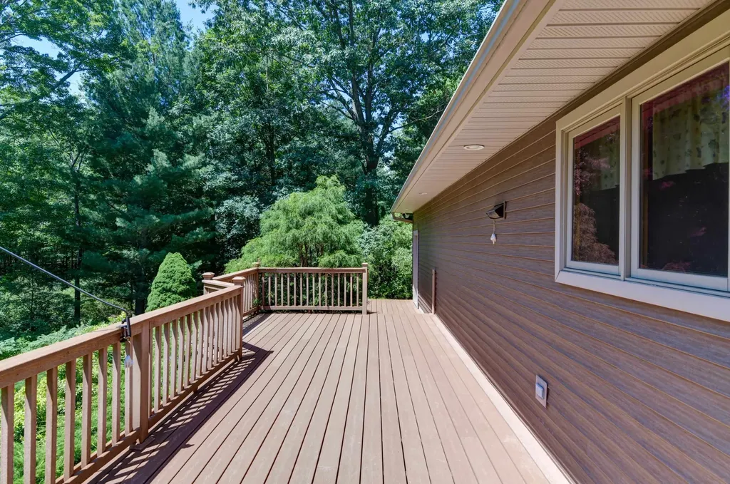 1225 Fernwood Drive Green Lake Township MI 49637