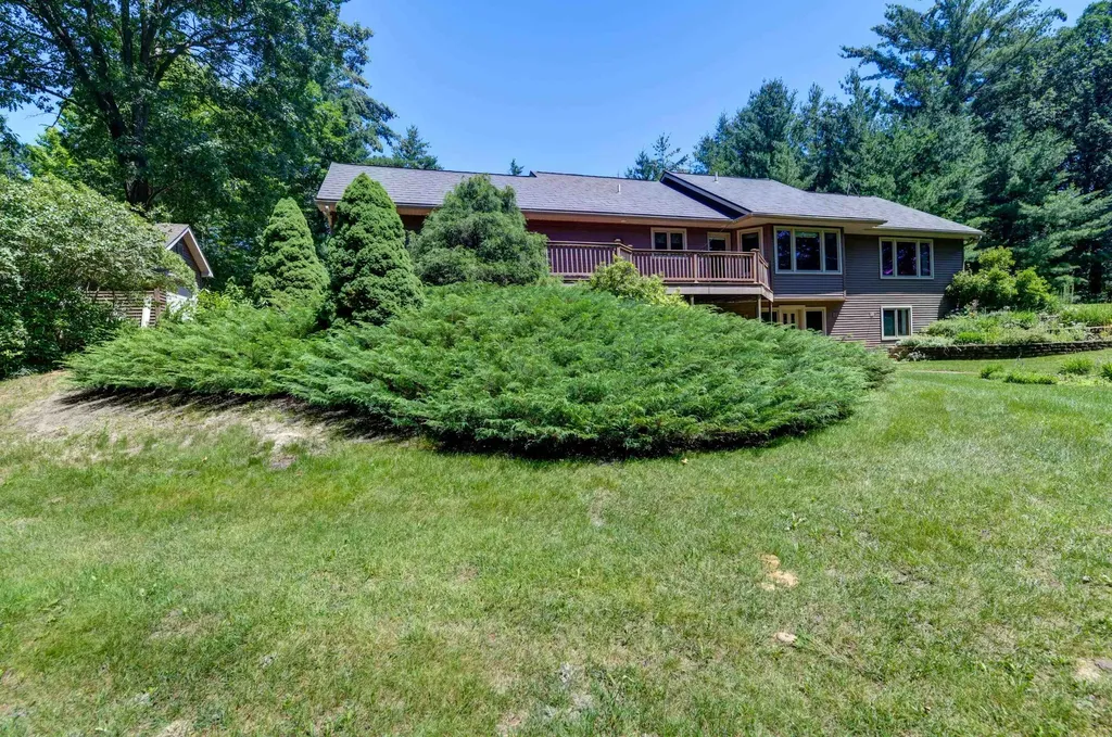 1225 Fernwood Drive Green Lake Township MI 49637