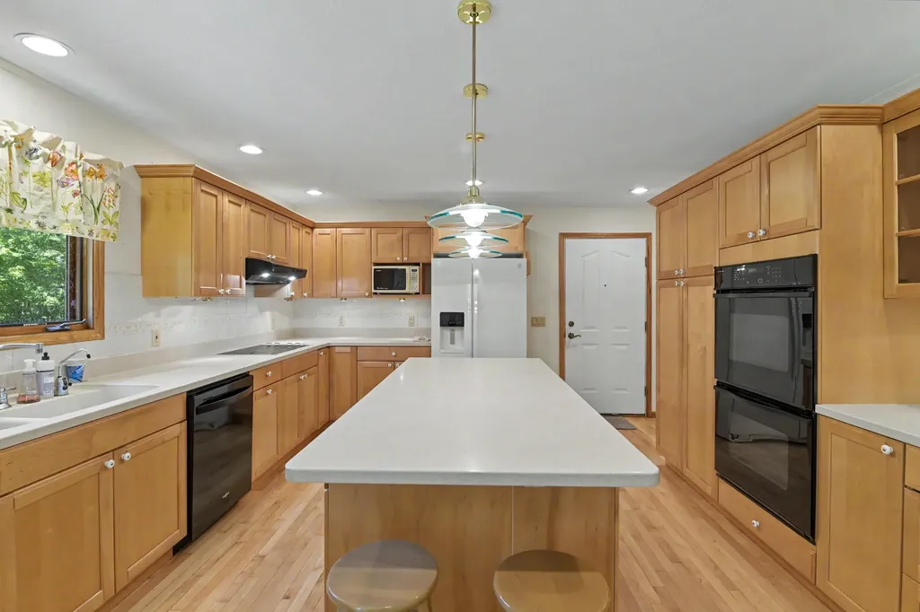 1225 Fernwood Drive Green Lake Township MI 49637