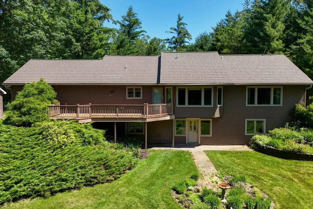 1225 Fernwood Drive Green Lake Township MI 49637