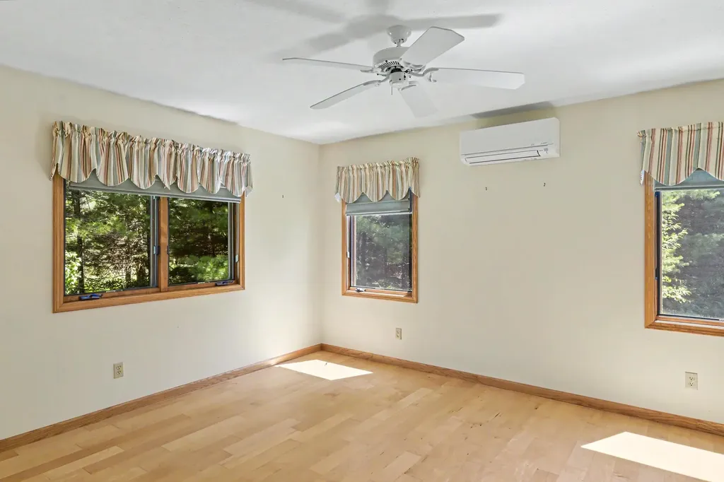 1225 Fernwood Drive Green Lake Township MI 49637