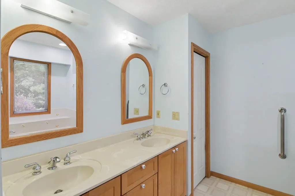 1225 Fernwood Drive Green Lake Township MI 49637
