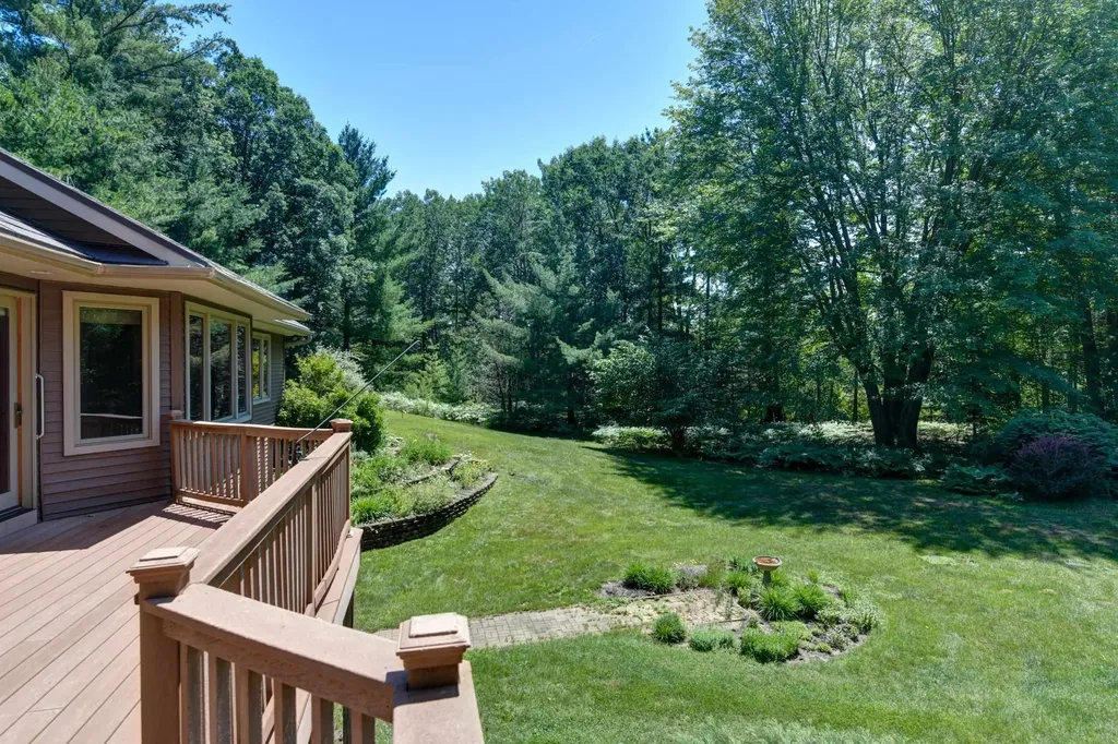 1225 Fernwood Drive Green Lake Township MI 49637