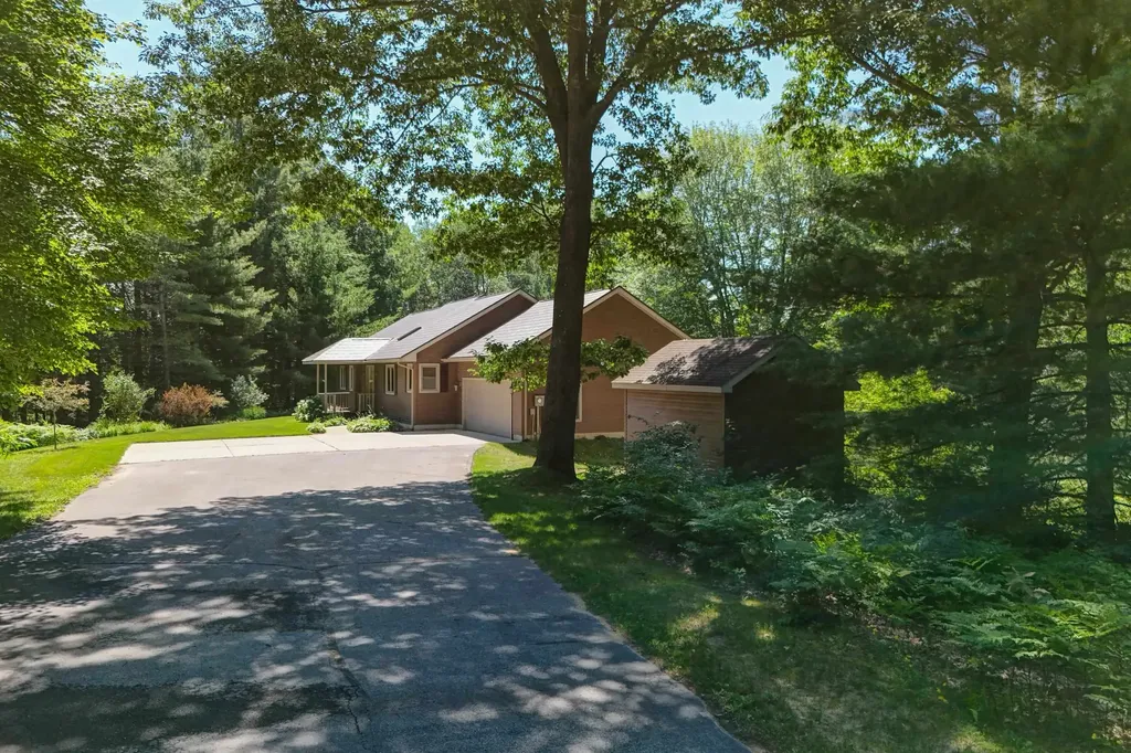 1225 Fernwood Drive Green Lake Township MI 49637