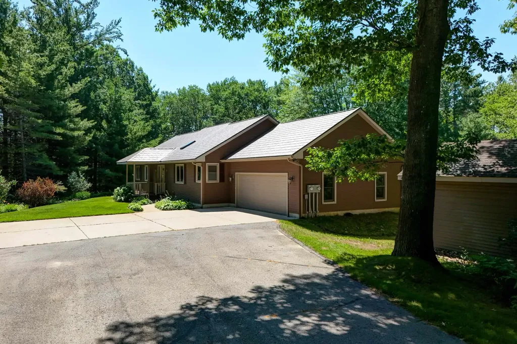 1225 Fernwood Drive Green Lake Township MI 49637