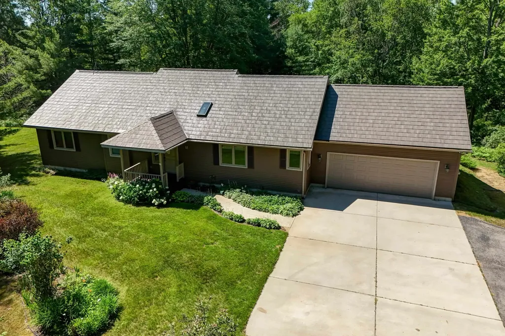 1225 Fernwood Drive Green Lake Township MI 49637