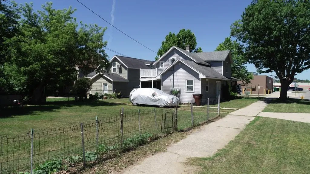 122 E River Street Cadillac City MI 49601