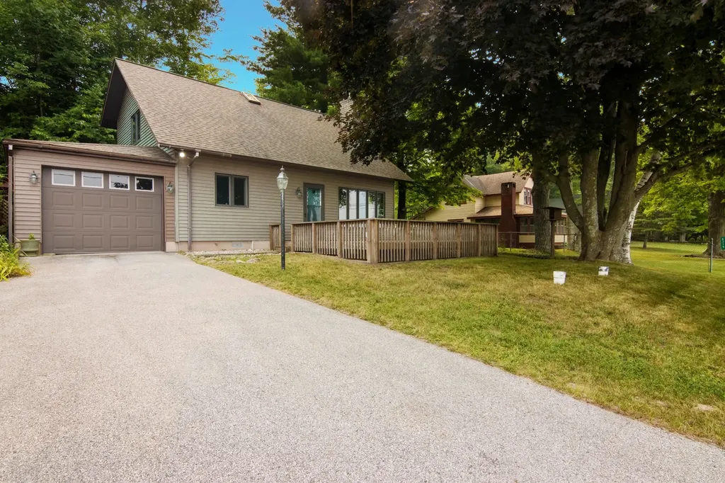 6335 Crystal Avenue Benzonia Township MI 49617