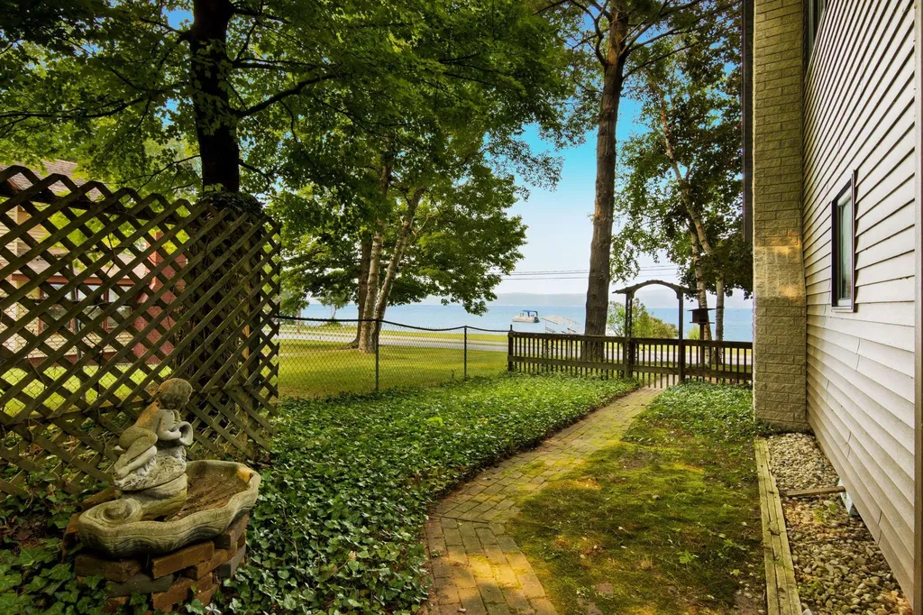 6335 Crystal Avenue Benzonia Township MI 49617