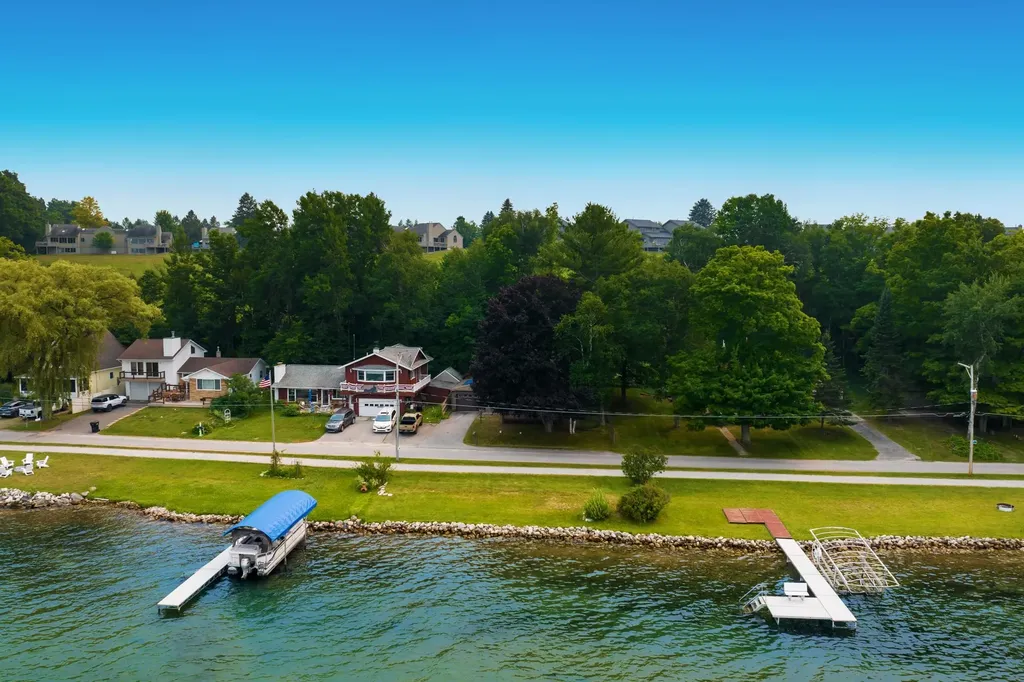 6335 Crystal Avenue Benzonia Township MI 49617