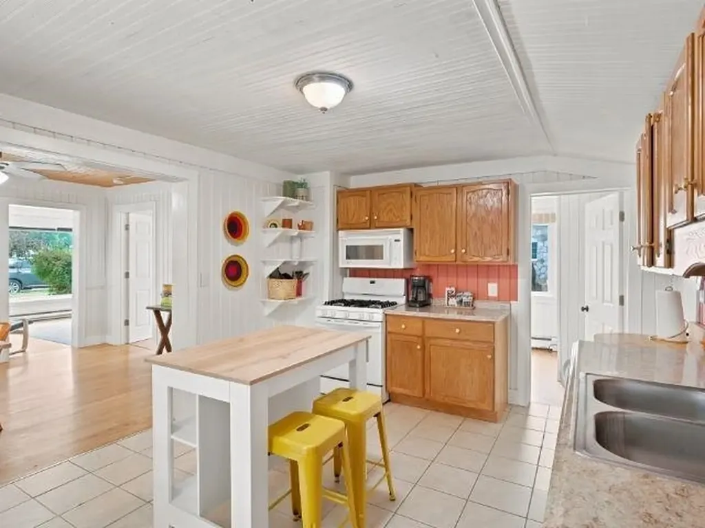 143 S Benzie Boulevard Benzonia Township MI 49617