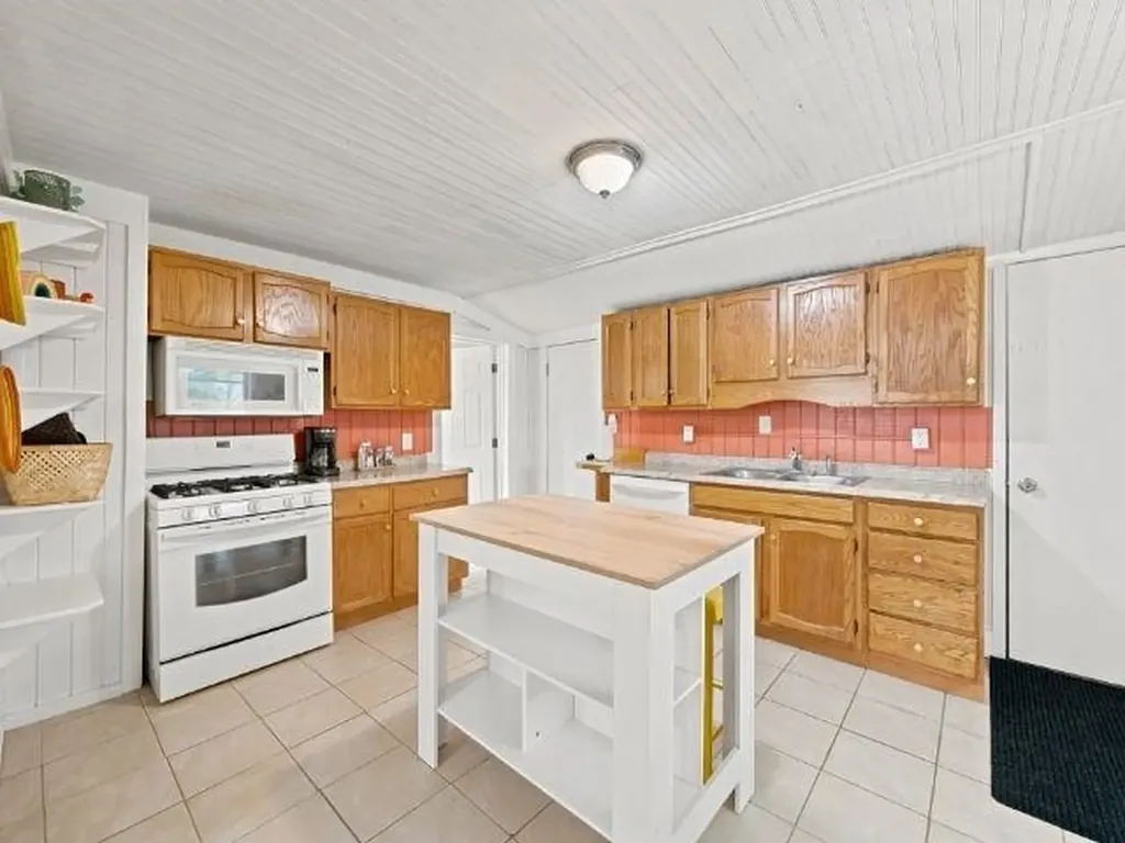 143 S Benzie Boulevard Benzonia Township MI 49617