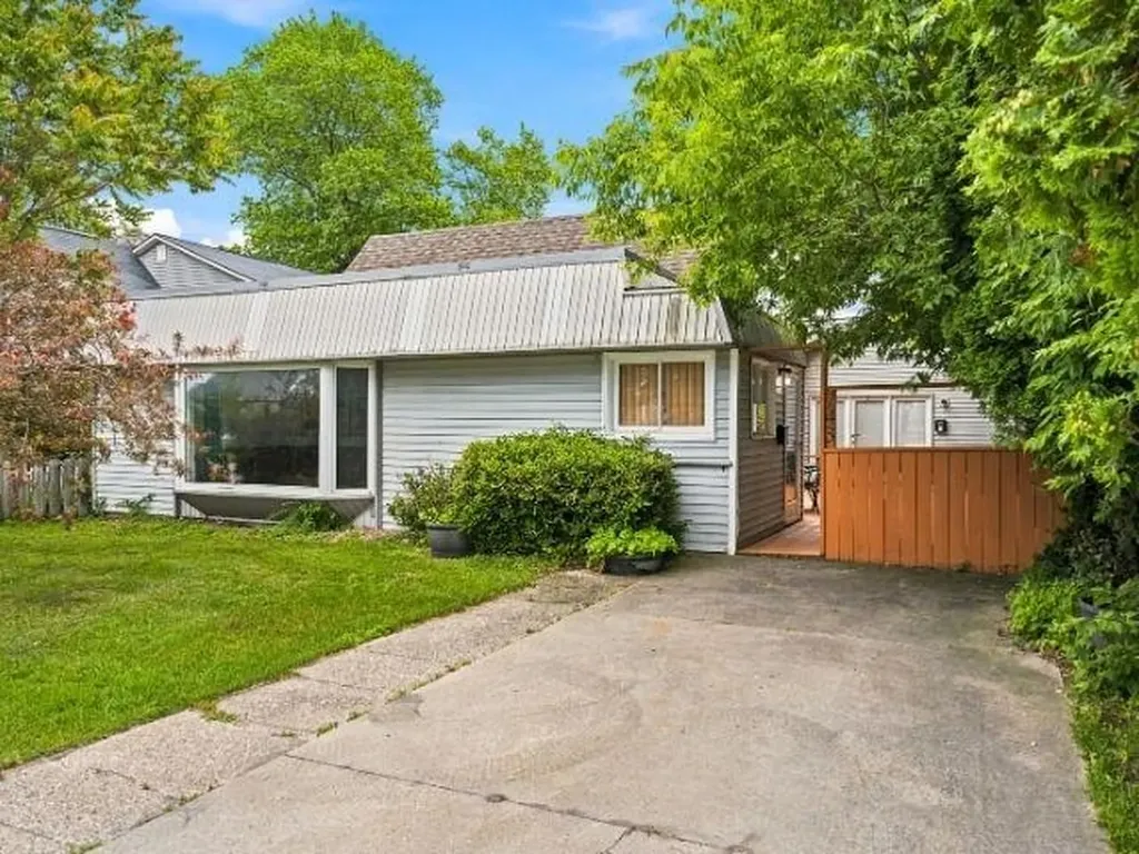 143 S Benzie Boulevard Benzonia Township MI 49617