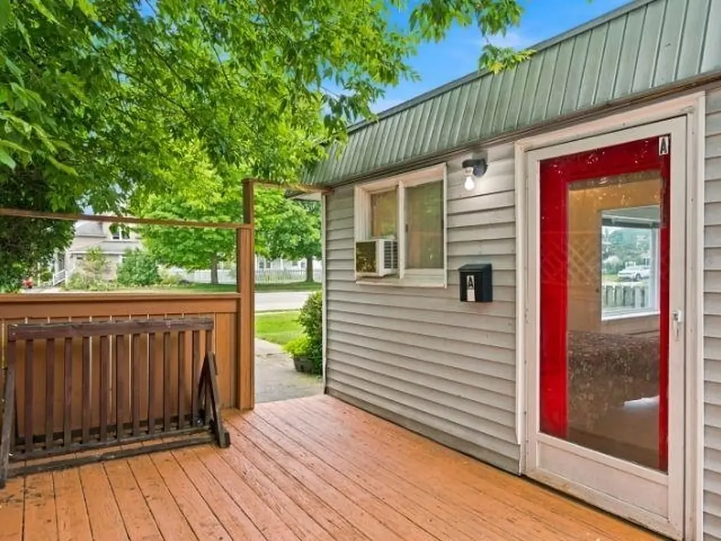 143 S Benzie Boulevard Benzonia Township MI 49617