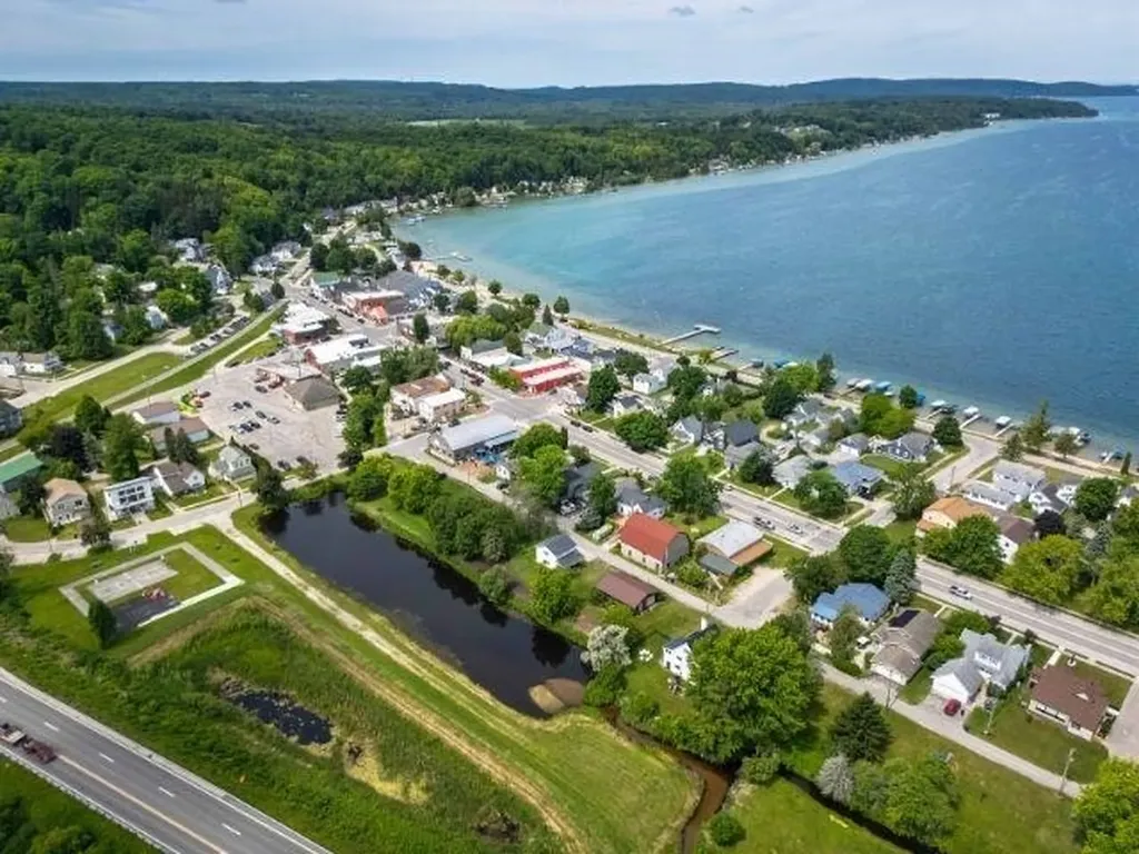 143 S Benzie Boulevard Benzonia Township MI 49617