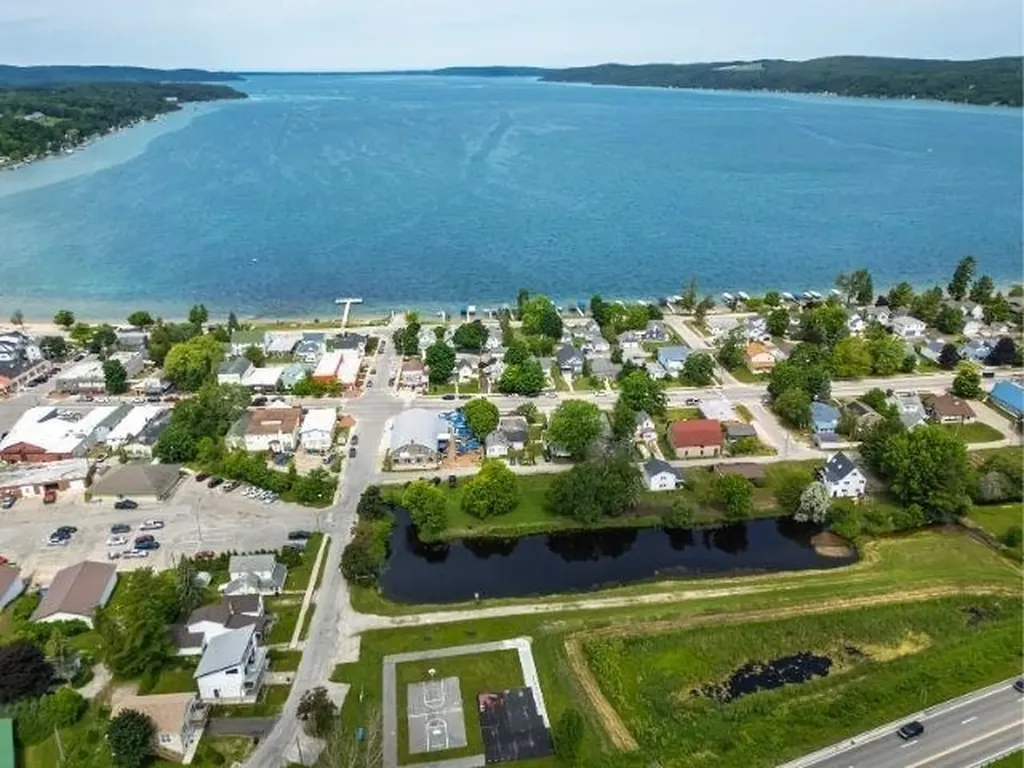 143 S Benzie Boulevard Benzonia Township MI 49617