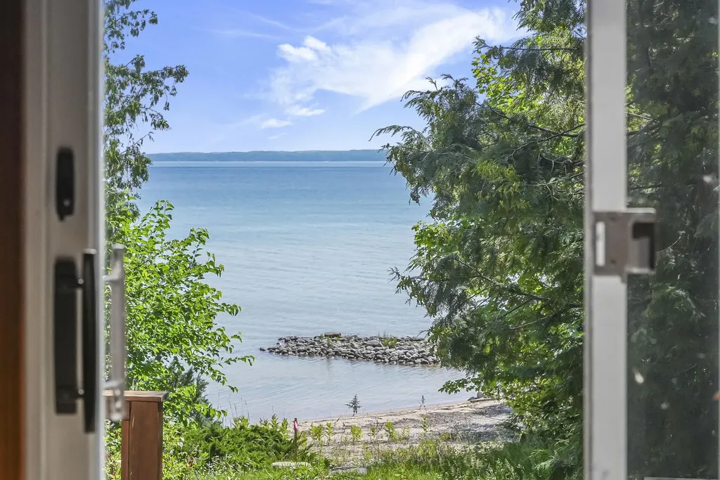 1275 S Nanagosa Trail Suttons Bay Township MI 49682