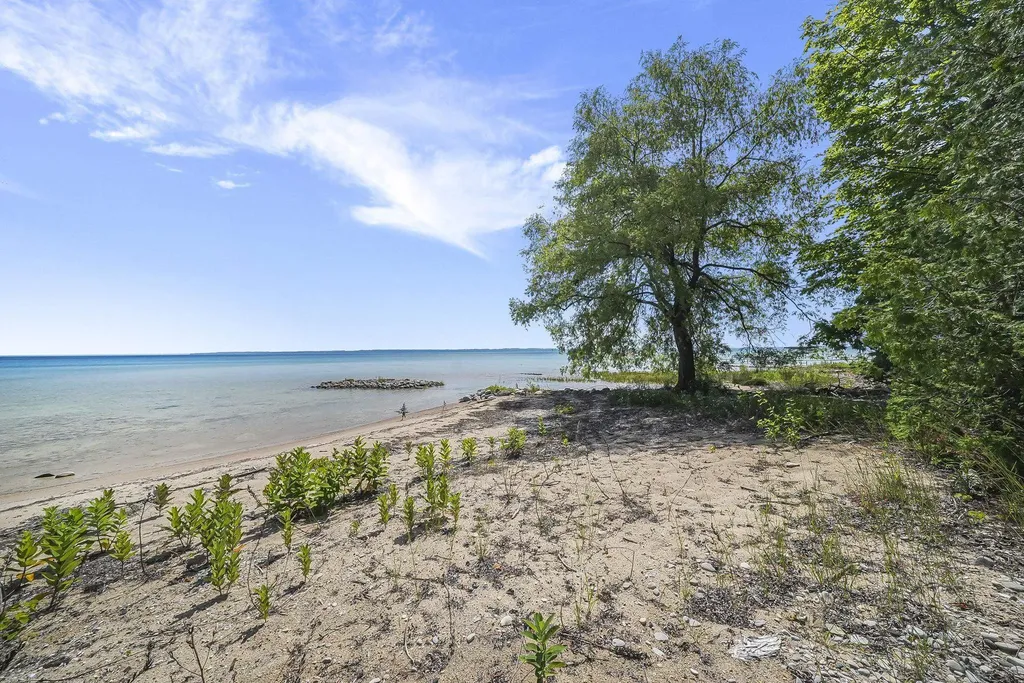 1275 S Nanagosa Trail Suttons Bay Township MI 49682
