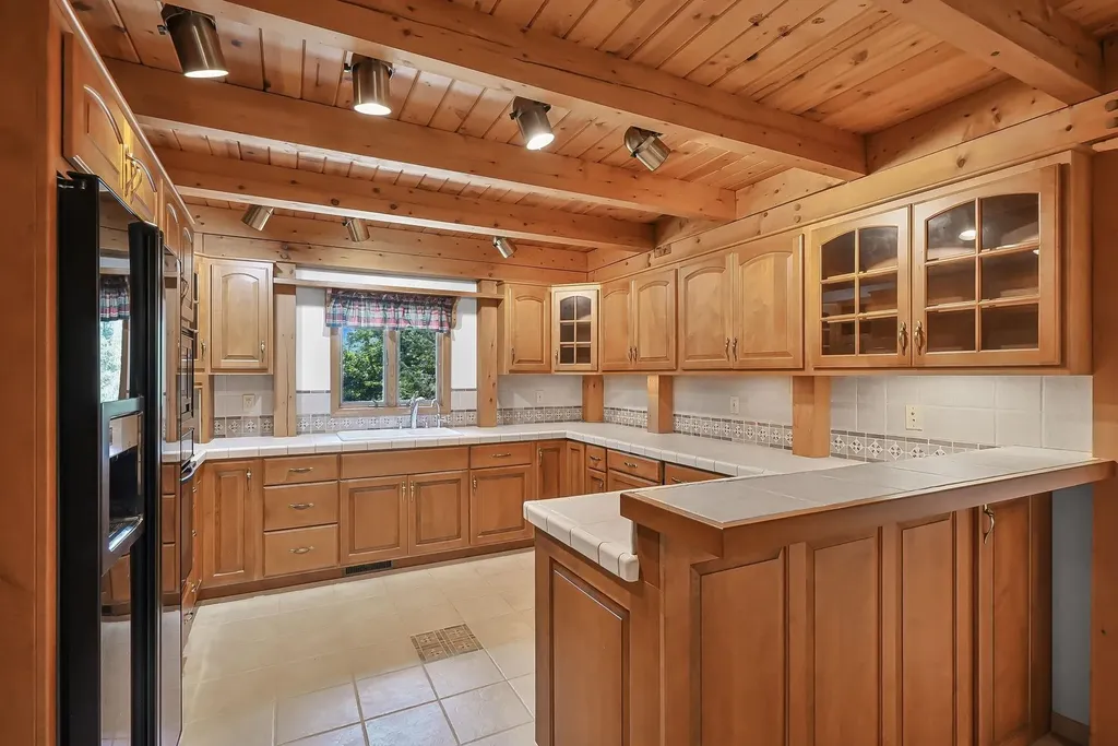 1275 S Nanagosa Trail Suttons Bay Township MI 49682