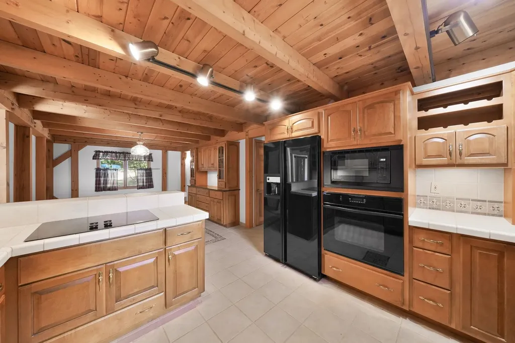1275 S Nanagosa Trail Suttons Bay Township MI 49682