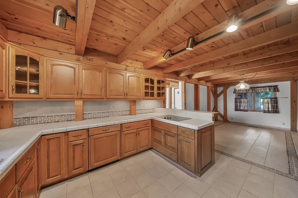 1275 S Nanagosa Trail Suttons Bay Township MI 49682