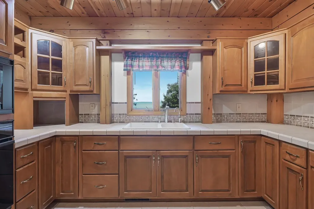 1275 S Nanagosa Trail Suttons Bay Township MI 49682