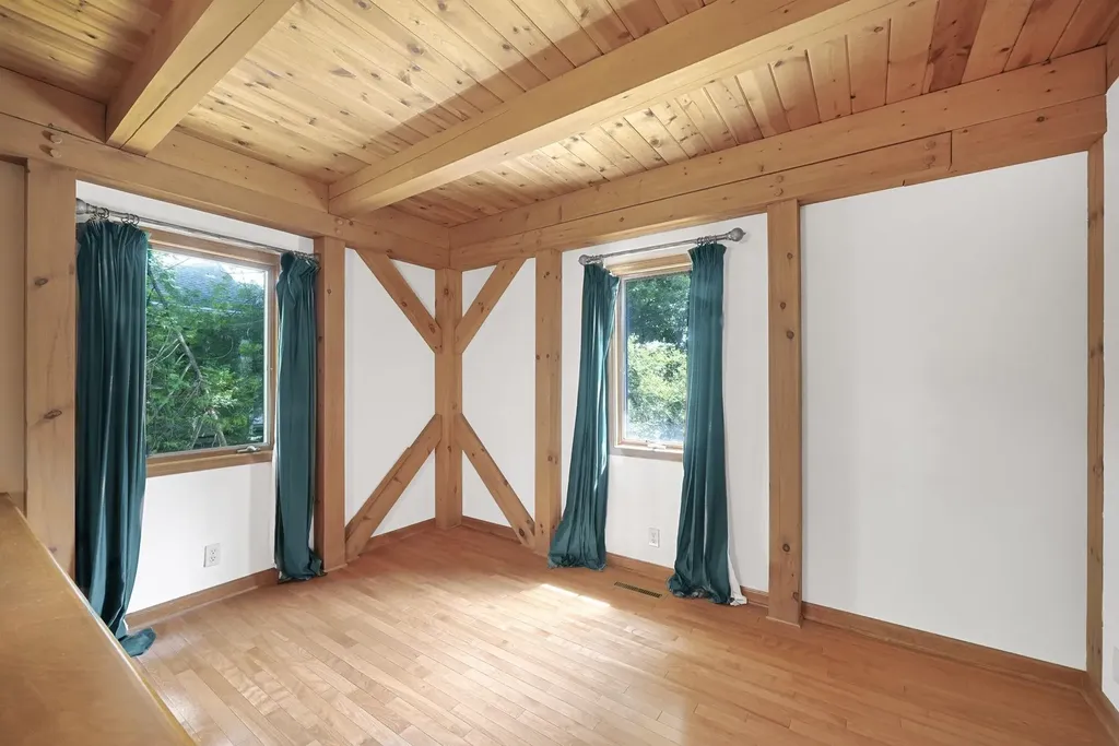 1275 S Nanagosa Trail Suttons Bay Township MI 49682