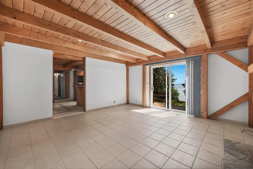 1275 S Nanagosa Trail Suttons Bay Township MI 49682