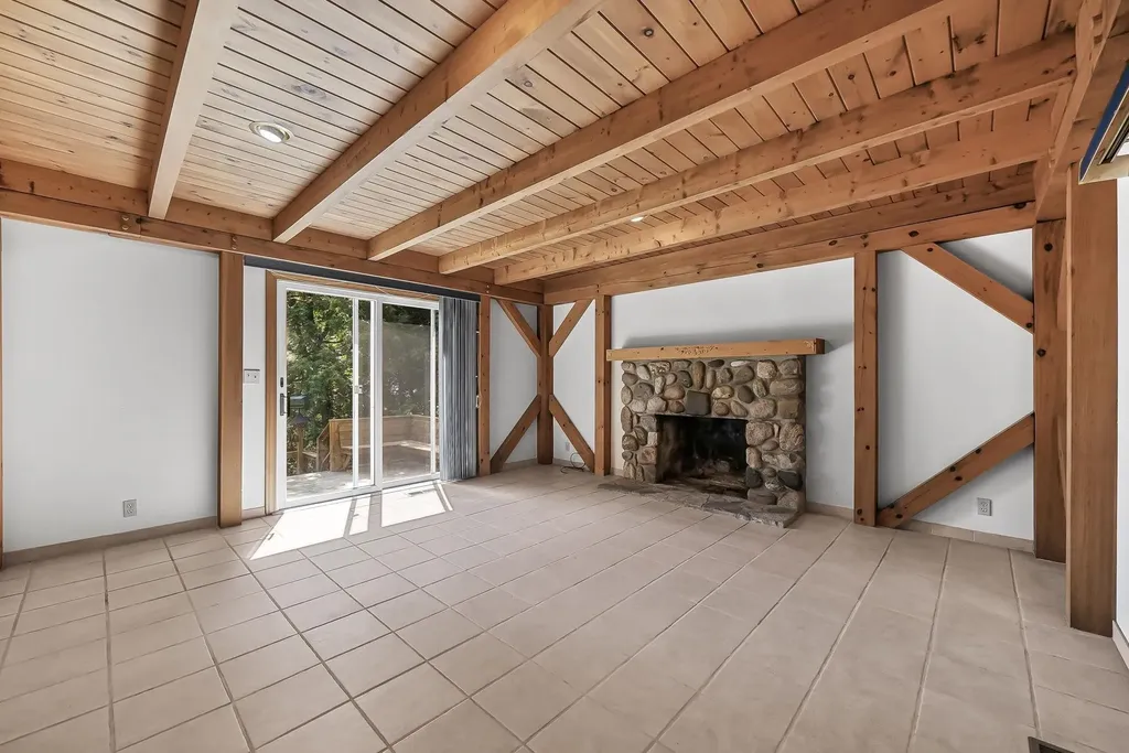 1275 S Nanagosa Trail Suttons Bay Township MI 49682