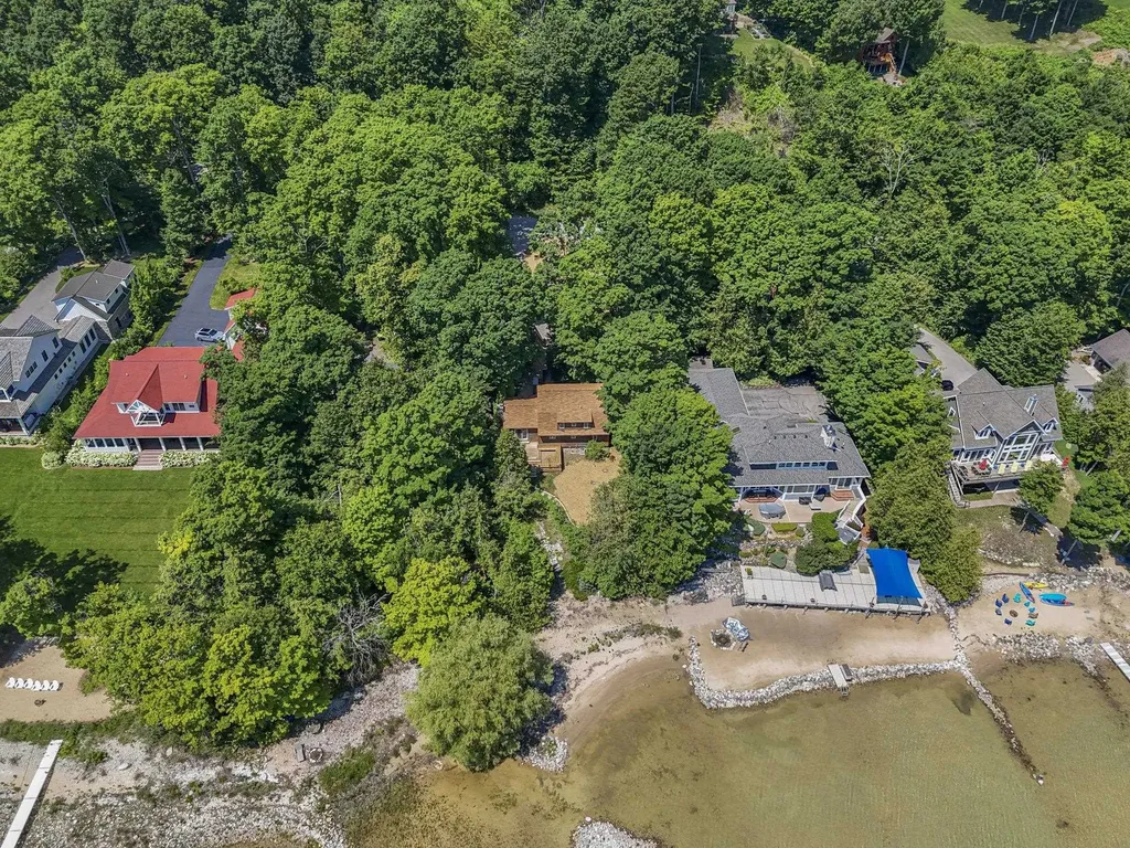 1275 S Nanagosa Trail Suttons Bay Township MI 49682