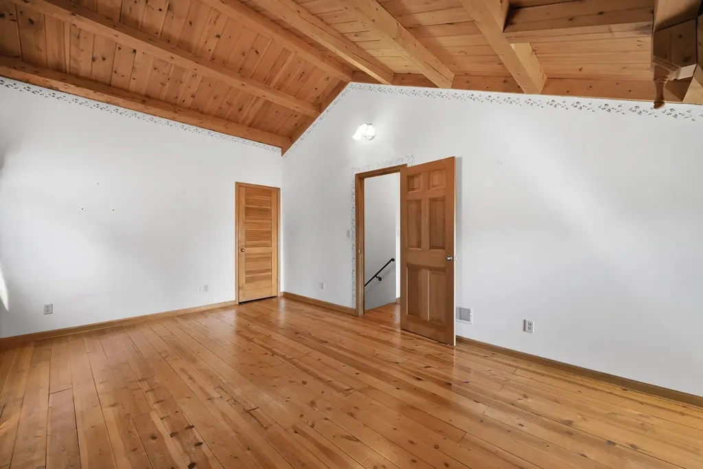 1275 S Nanagosa Trail Suttons Bay Township MI 49682