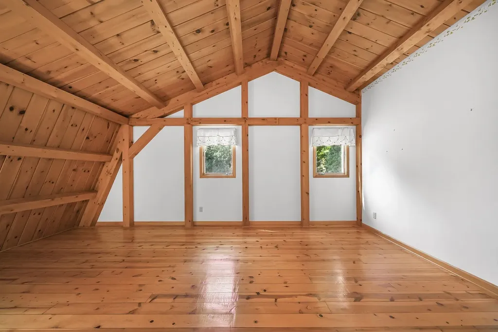 1275 S Nanagosa Trail Suttons Bay Township MI 49682