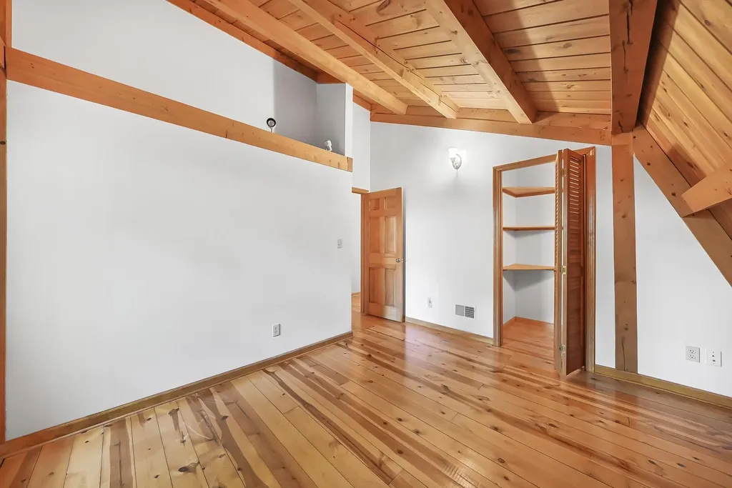 1275 S Nanagosa Trail Suttons Bay Township MI 49682