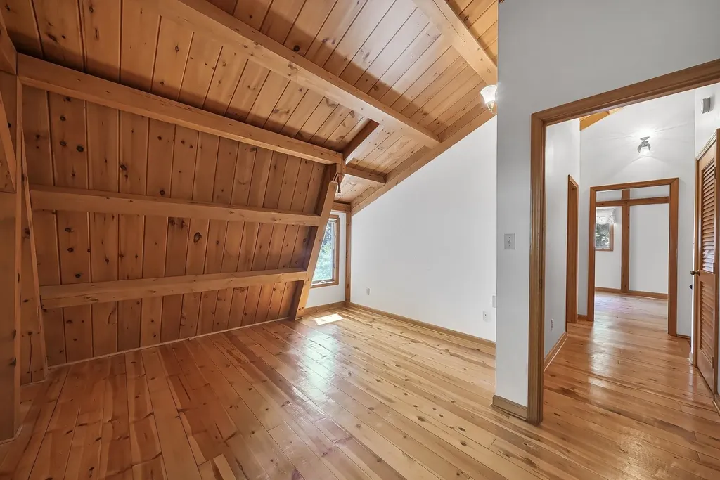 1275 S Nanagosa Trail Suttons Bay Township MI 49682