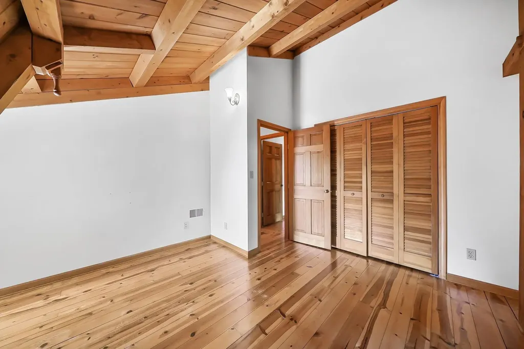 1275 S Nanagosa Trail Suttons Bay Township MI 49682
